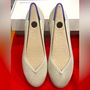 Gold shimmer fabric with removable inserts. Never been worn, new in box.